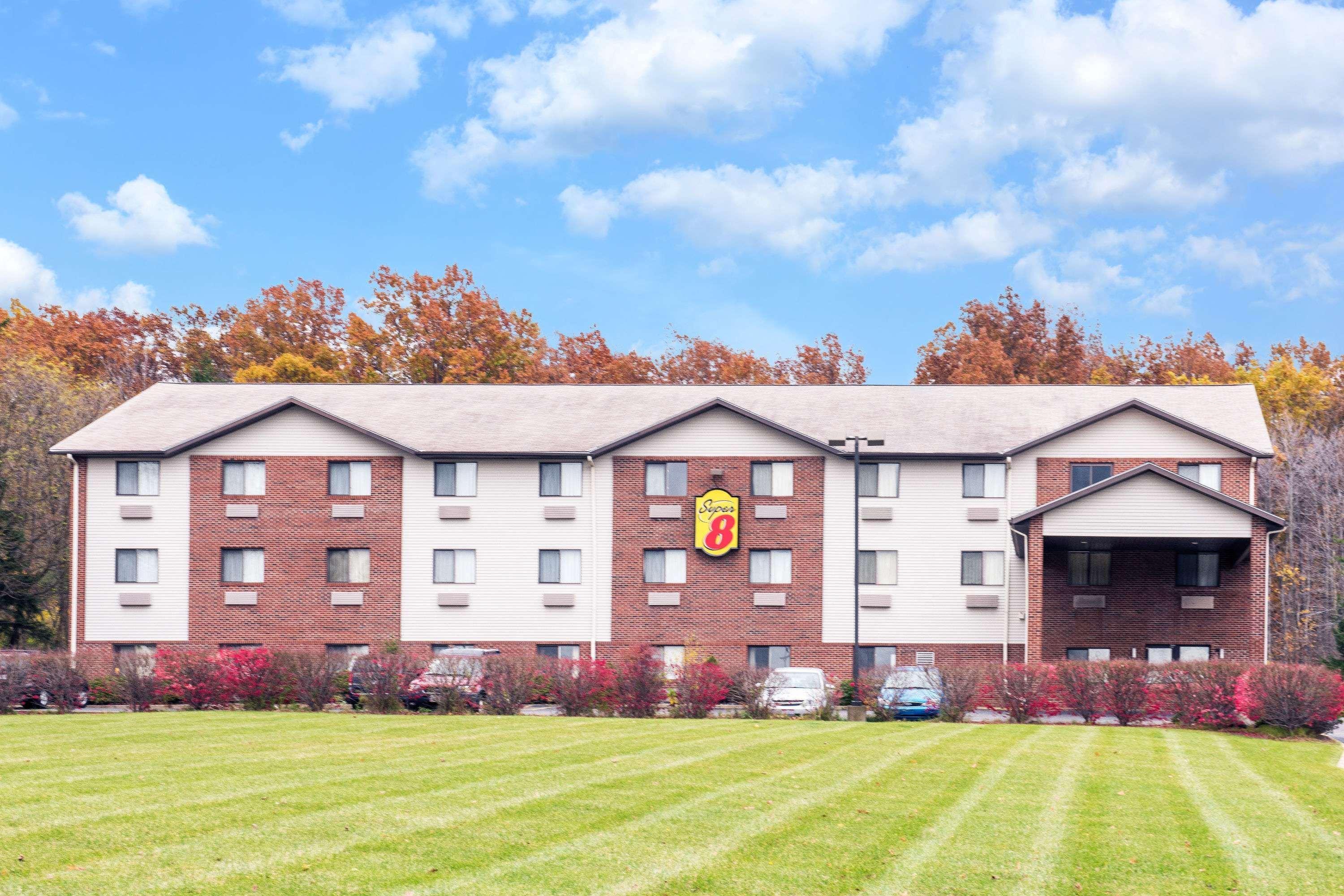 Super 8 By Wyndham Richfield Cleveland Hotel Eksteriør billede